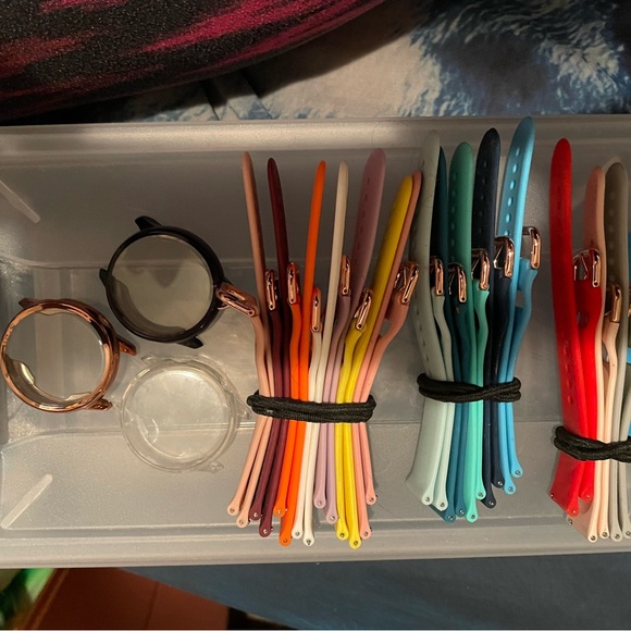 Samsung Active Watch. Nothing wrong with it. Worn once just collecting dust. - Picture 2 of 2